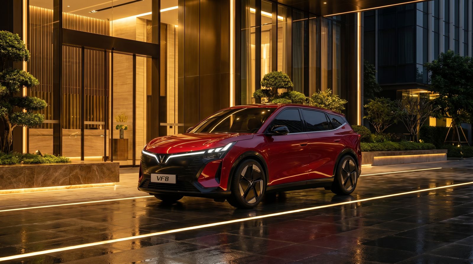 VinFast VF 8 thế hệ mới màu trắng nhìn từ phía trước